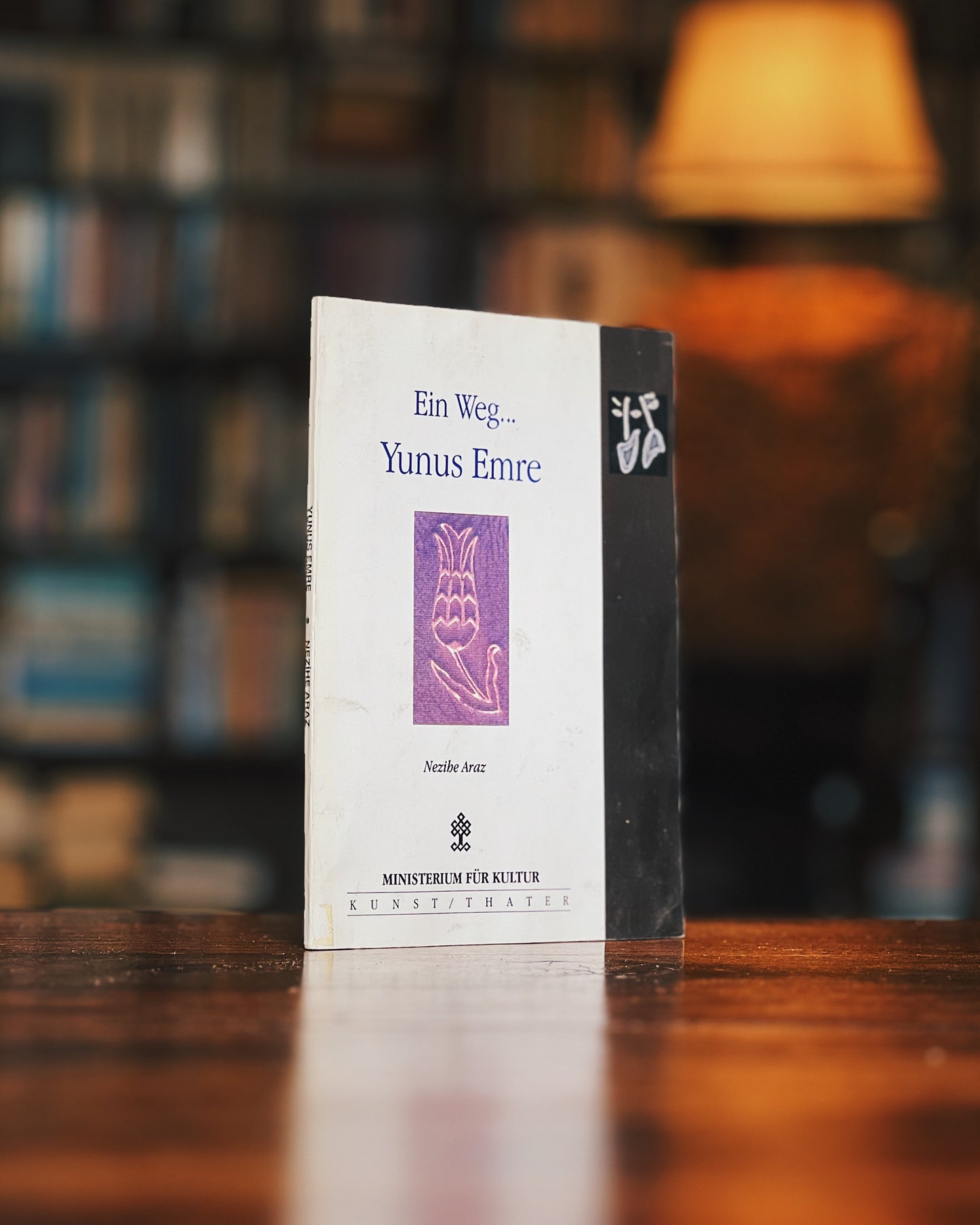 Ein Weg… Yunus Emre, Nezihe Araz