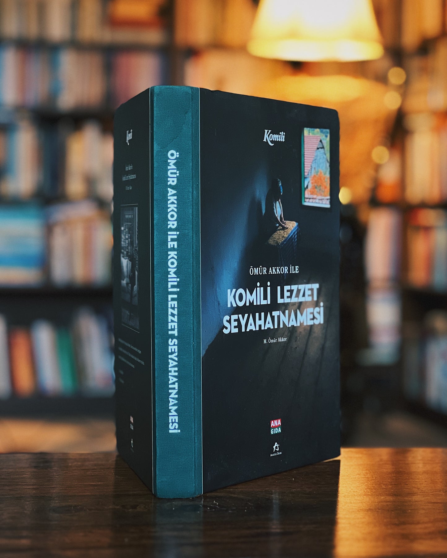 Ömür Akkor ile Komili Lezzet Seyahatnamesi, M. Ömür Akkor