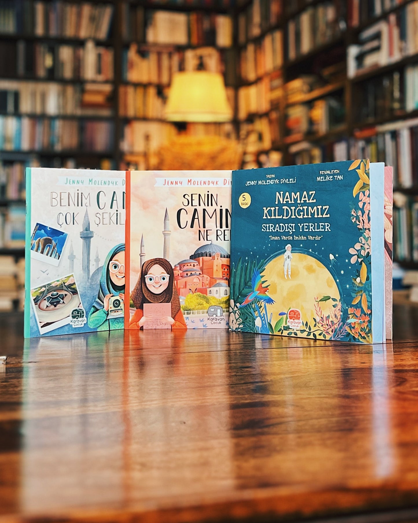 Senin Camin Ne Renk? / Benim Camim Çok Şekil / Namaz Kıldığımız Sıradışı Yerler, Jenny Molendyk Divleli (3 Kitap)
